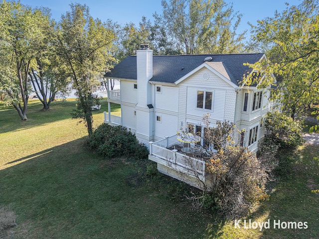 view of front of property with a front lawn