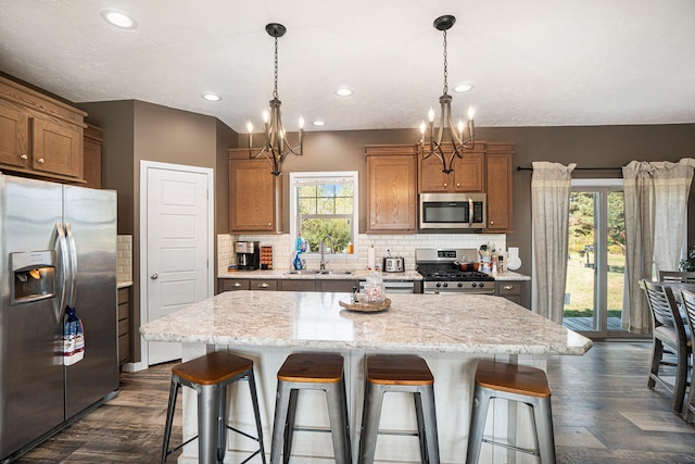 kitchen featuring a notable chandelier, stainless steel appliances, and a kitchen island