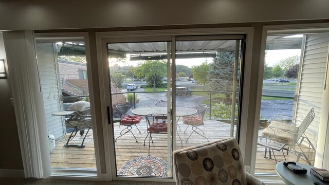 doorway to outside with carpet floors