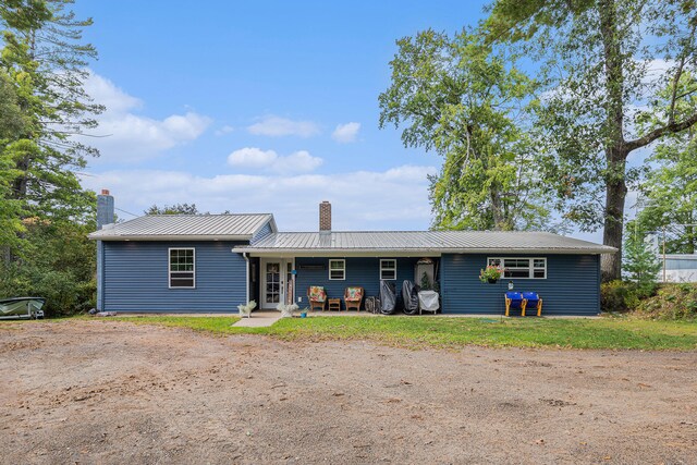 view of front of property featuring a patio area