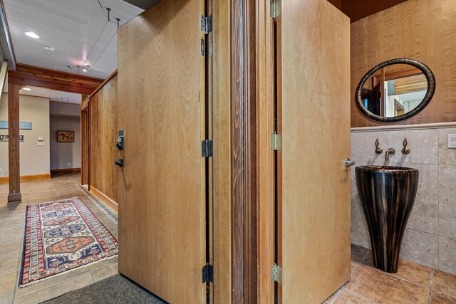 corridor featuring light tile patterned flooring