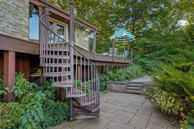 entrance to property featuring a patio