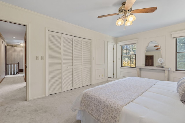 bedroom with ornamental molding, ceiling fan, and light colored carpet