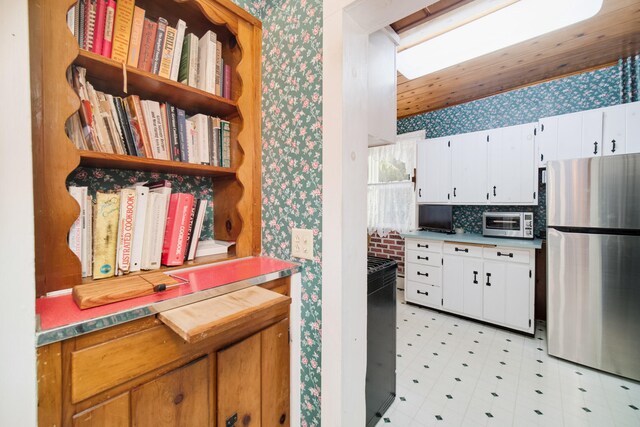 kitchen featuring white cabinets, stainless steel appliances, and decorative backsplash