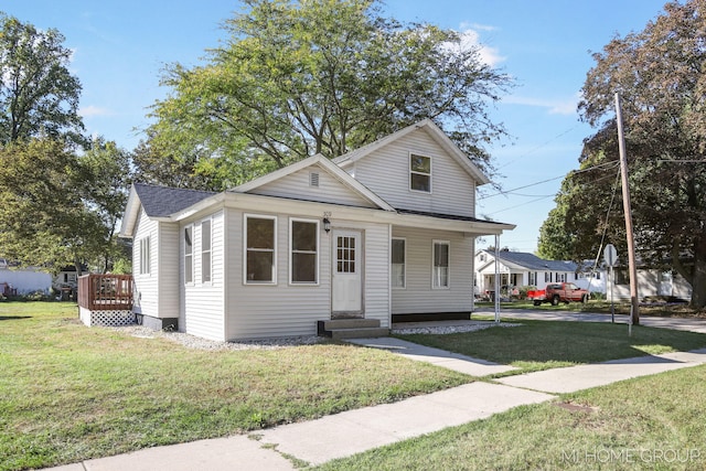 view of front of property with a front yard