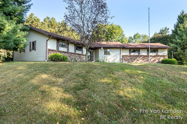 single story home featuring a front yard