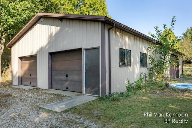 view of detached garage