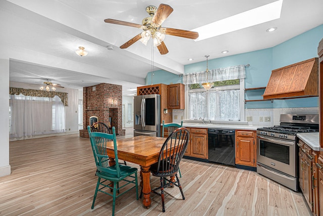 kitchen featuring ceiling fan, appliances with stainless steel finishes, backsplash, and light hardwood / wood-style floors