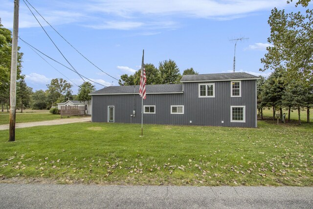 exterior space featuring a lawn