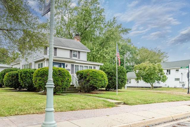 view of front of home featuring a front yard