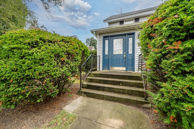 view of property entrance