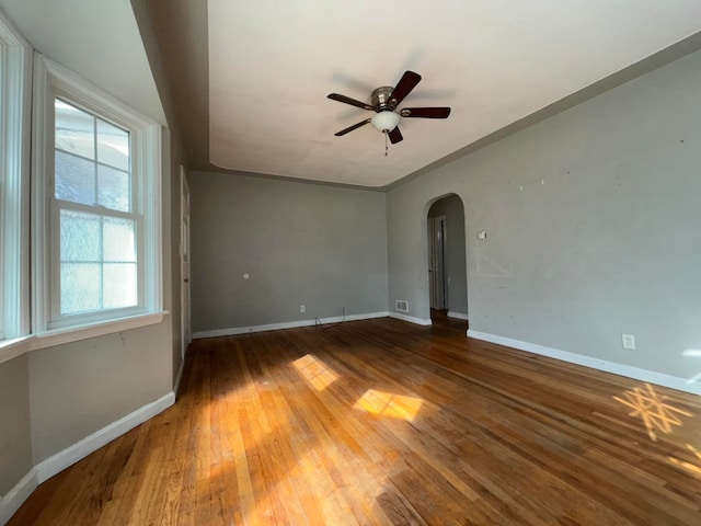 unfurnished room with wood-type flooring and ceiling fan