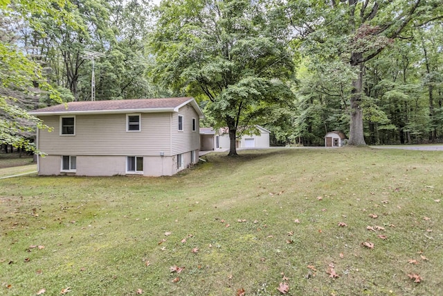 view of yard with a storage shed