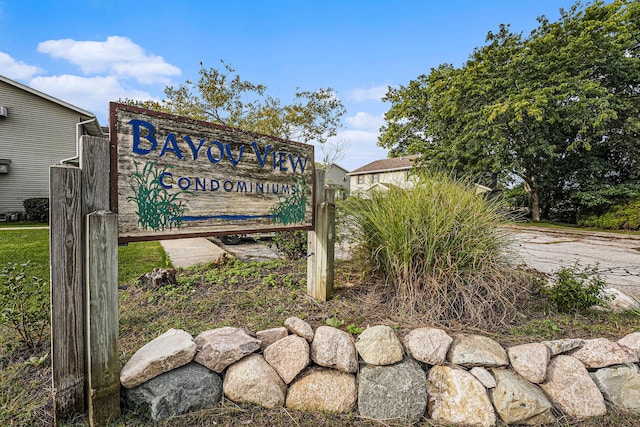 view of community / neighborhood sign