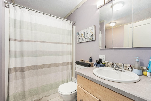 bathroom featuring a shower with shower curtain, a textured ceiling, vanity, and toilet