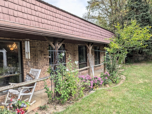 exterior space featuring a yard