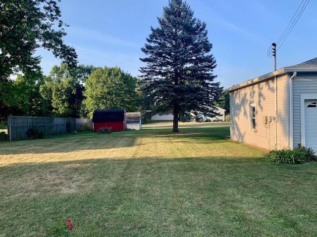 view of yard with a storage shed