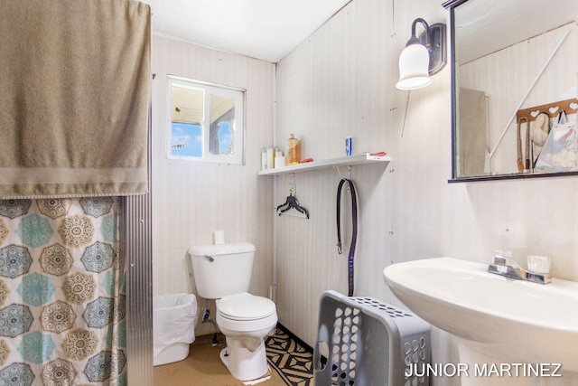 bathroom featuring sink and toilet