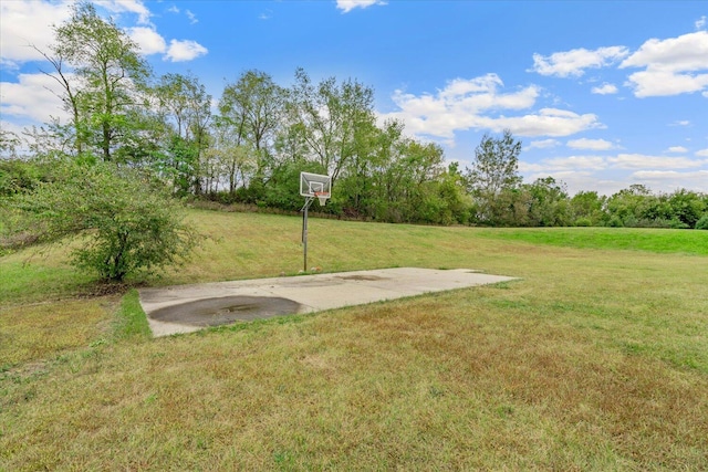 view of basketball court featuring a yard