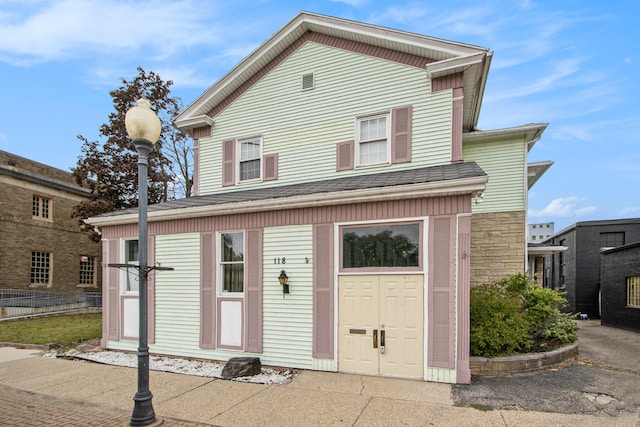 view of front of property