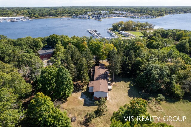 bird's eye view with a water view