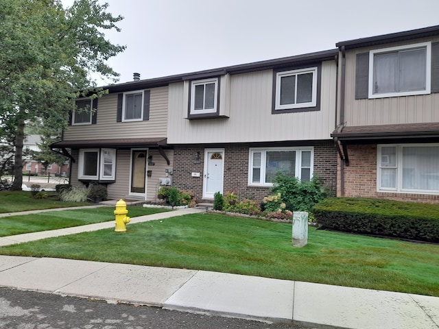 view of front of property with a front lawn