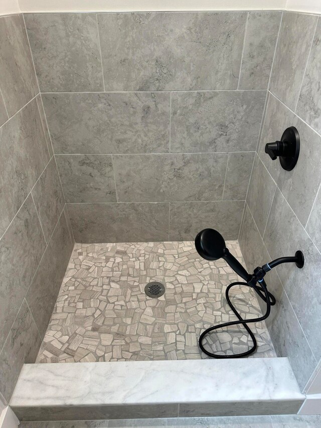 bathroom with a tile shower