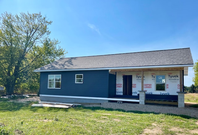 view of front of home with a front lawn