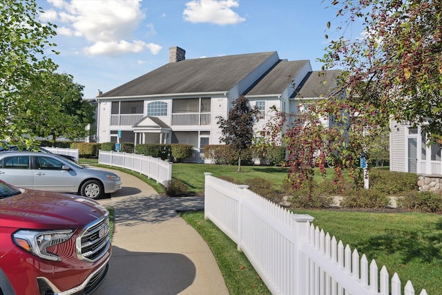 view of front of house featuring a front yard