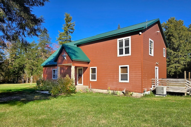 rear view of house featuring a yard