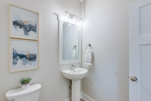 bathroom featuring toilet and sink