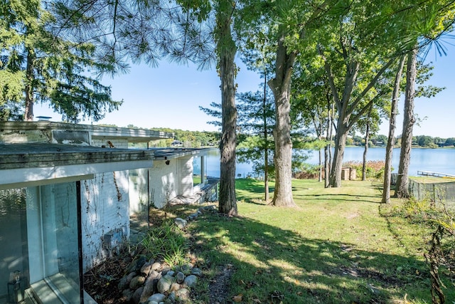 view of yard featuring a water view