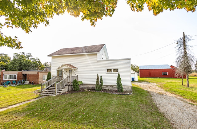 view of front facade featuring a front yard