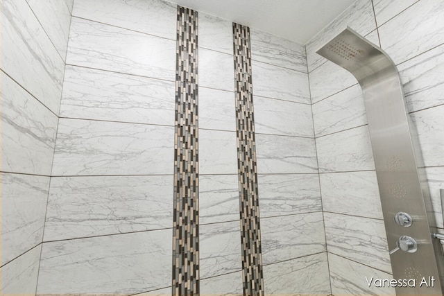 details featuring tiled shower