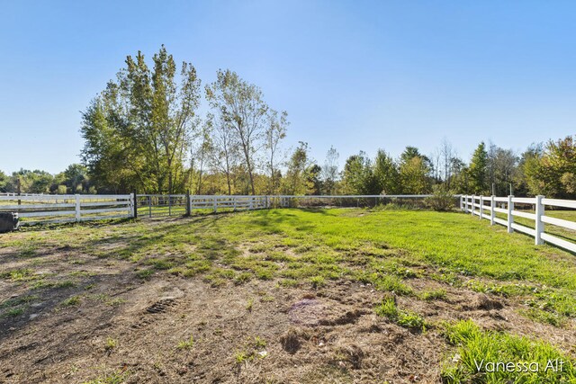 view of yard featuring a rural view