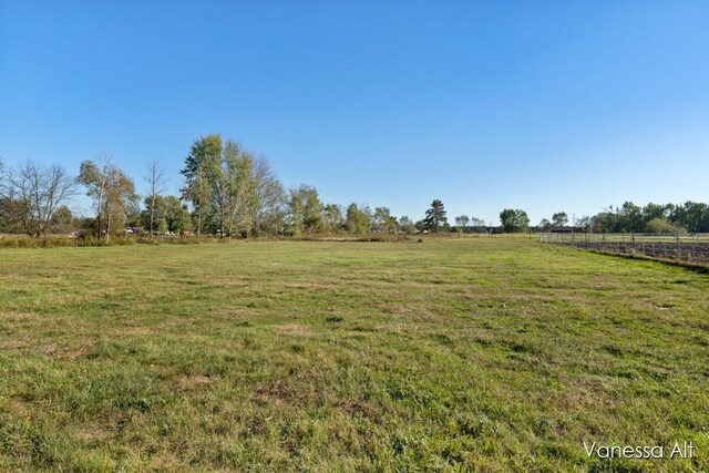 view of yard featuring a rural view