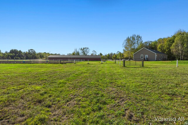 view of yard featuring a rural view