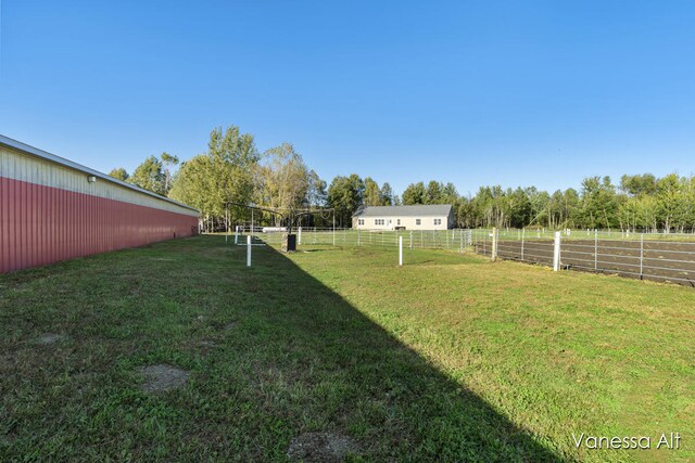 view of yard featuring a rural view