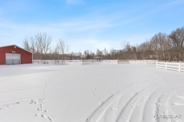 view of yard featuring a rural view