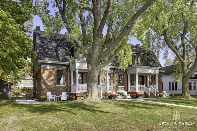 view of front of house with a front yard and cooling unit