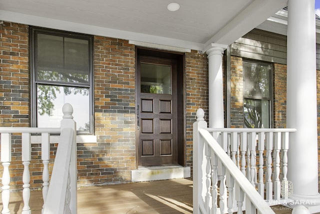 entrance to property featuring a porch