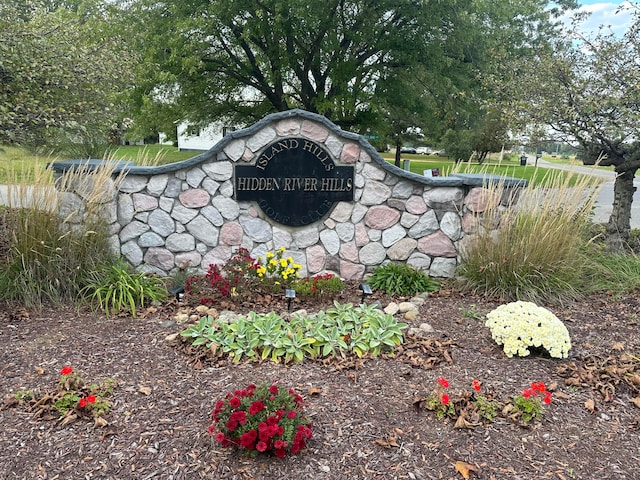 view of community / neighborhood sign