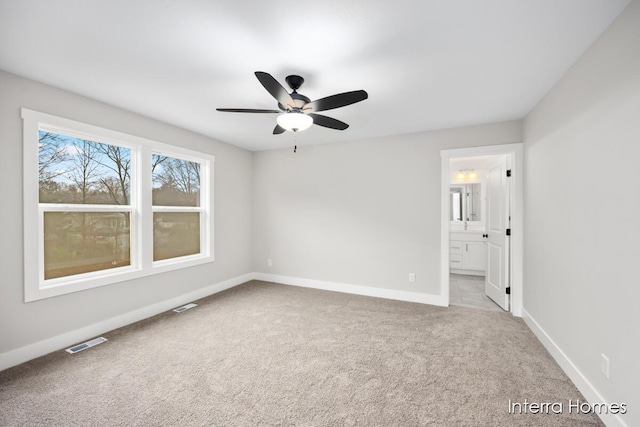 unfurnished room with light carpet and ceiling fan