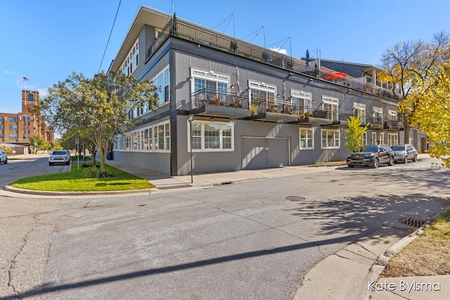 exterior space featuring a balcony