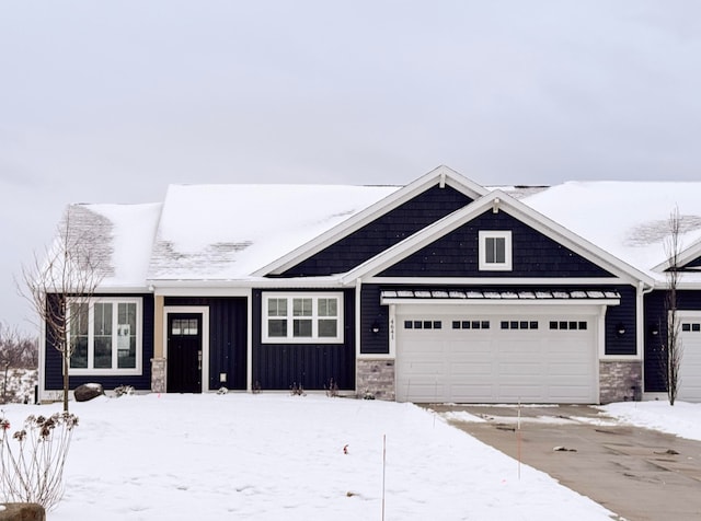 view of front facade with a garage