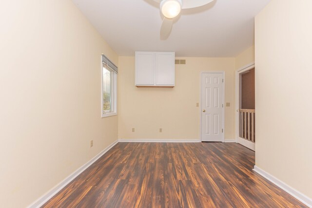 empty room featuring dark hardwood / wood-style floors and ceiling fan