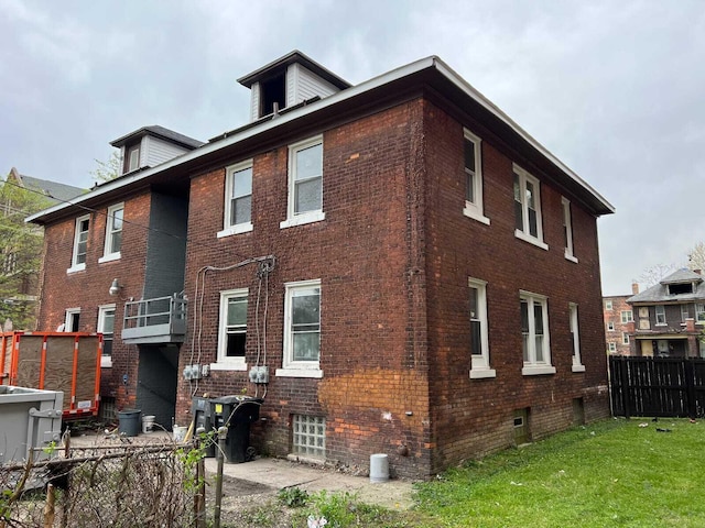 rear view of house featuring a yard