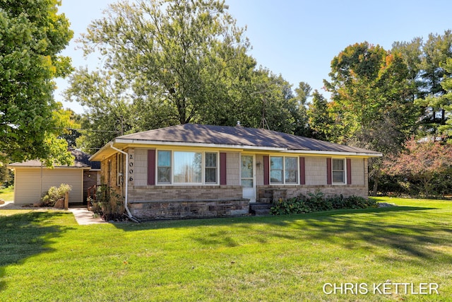 single story home featuring a front lawn