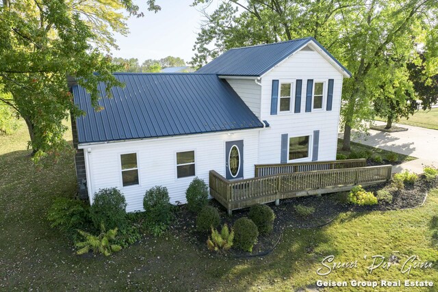 view of front of house featuring a wooden deck