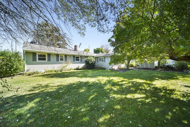 back of house featuring a yard